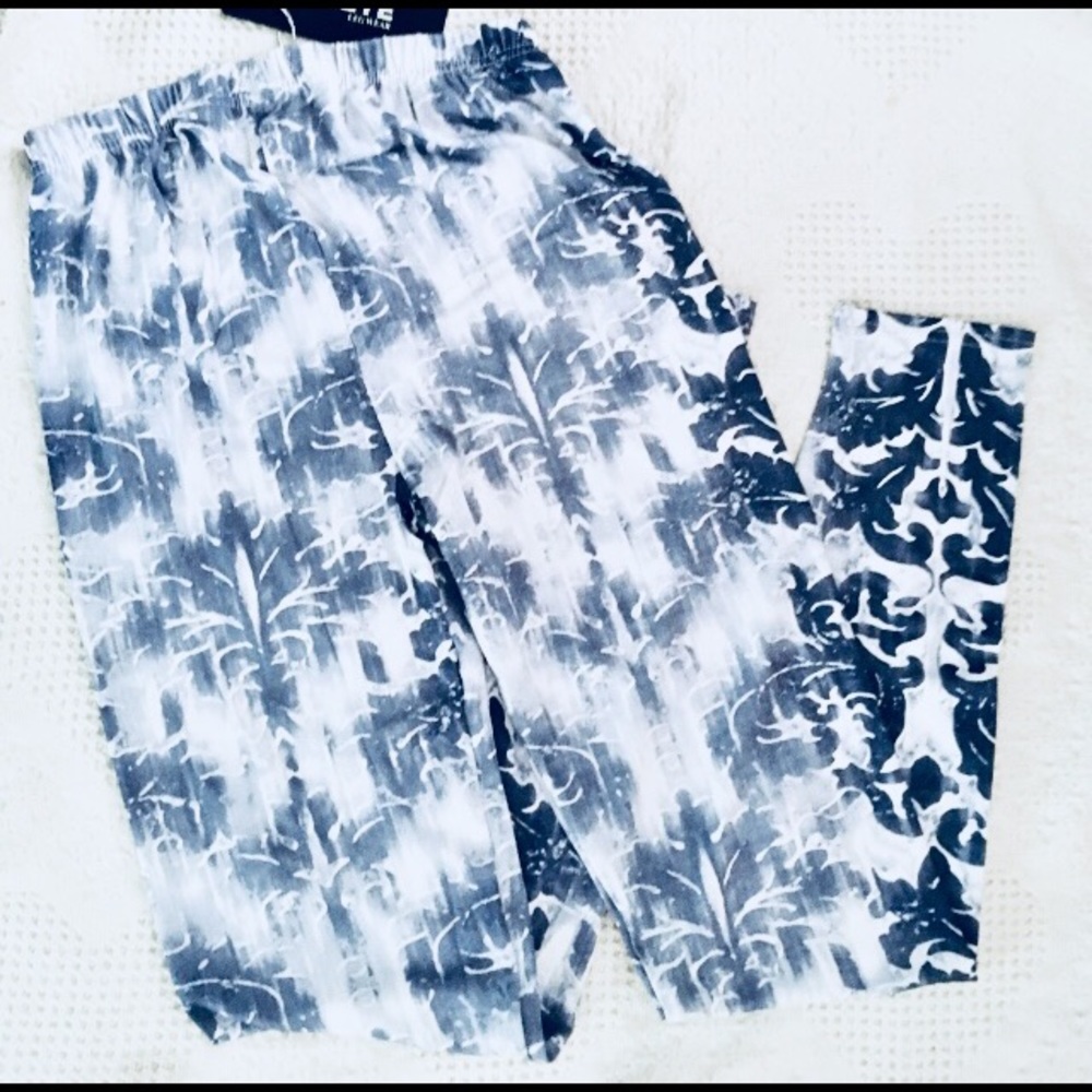 LAST ONE! Silky, boho Fleur-de-Lis leggings - Picture 2 of 3